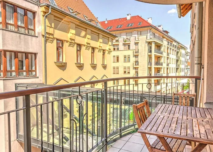 Budapest Central Apartments 3*