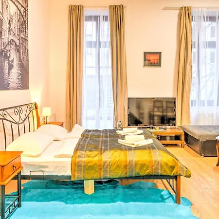 Budapest Central Apartments מלון דירות
