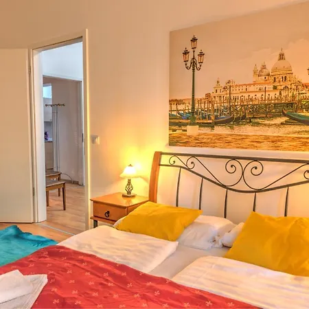 Budapest Central Apartments מלון דירות